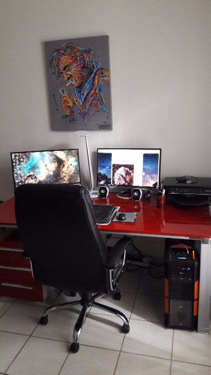 Je possède un PC avec un Core I7 de 12 processeurs logiques sous Windows 10
Principaux logiciels utilisés:
The SkyX pro
Pixinsight
Photoshop CS6 extend
Sitech
Maxwiever
Maxselector
Teamwiever pro ou Anydesk
CCDautopilot
CCDnav3
+ des logiciels spécifiques au site (météo et gestion du toit)